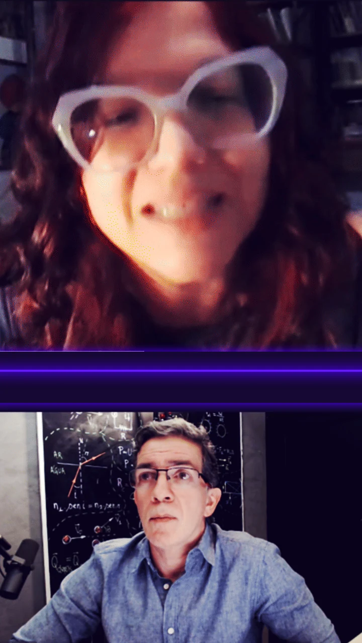 Carol no depoimento em vídeo, com o Professor Pinguim ouvindo na chamada